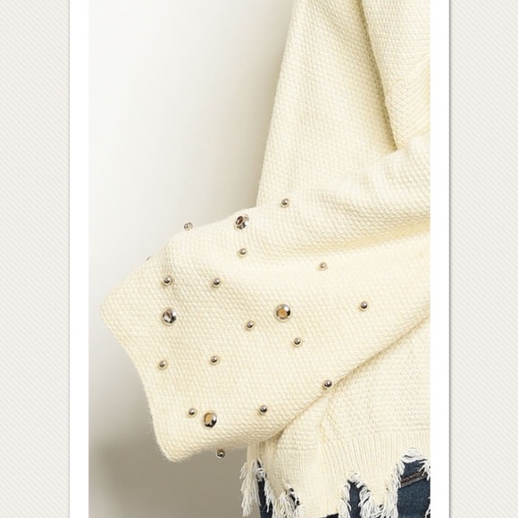 ⚠️only 1 left⚠️ wool blend boho grommet sweater L - Picture 6 of 8